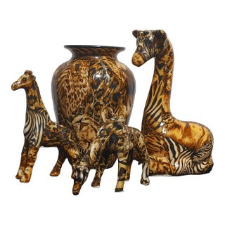 ​Vintage La Vie 4-Piece Safari Print Ceramic Ensemble – Vase & Giraffe Trio For Sale