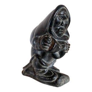 Vintage Inuit Joanassie Oomayoualook Black Soapstone Figural Carving For Sale