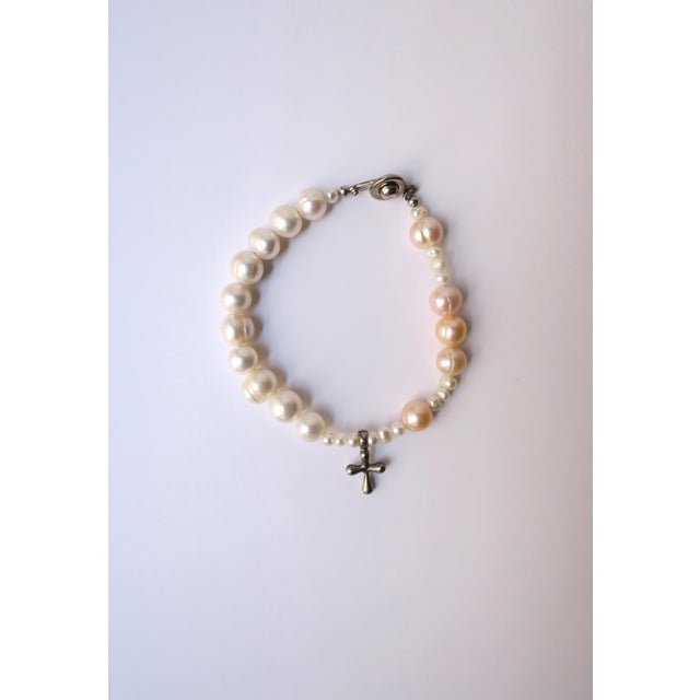 Contemporary Natural Freshwater Pearl and Sterling Silver Cross Bracelet For Sale - Image 3 of 9