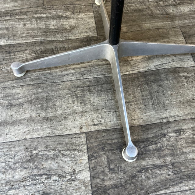 Mid Century Modern Swiveling Molded Chair by Eames for Herman Miller. Circa 1960s For Sale - Image 11 of 18
