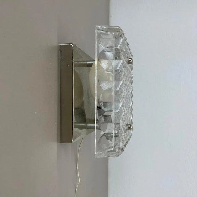 Small Cubic Textured Glass Wall Light in style of Orrefors, 1970s For Sale - Image 9 of 18