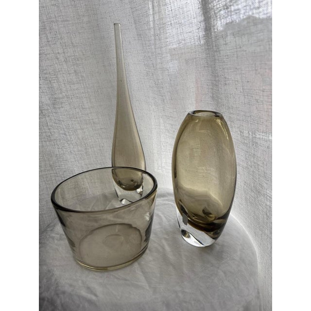 Swedish Modern Glass Vases and Bowl by Bengt Orup for Johansfors, 1960s, Set of 3 For Sale - Image 4 of 13