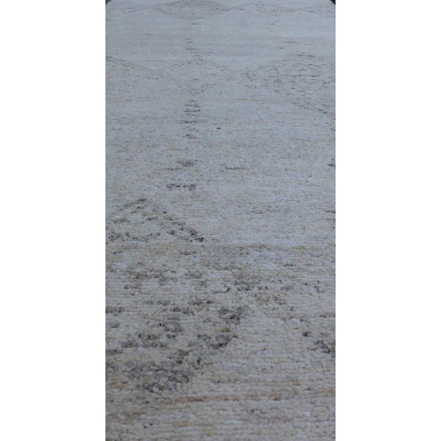 Textile Hand Knotted Neutral Modern Gallery Runner With Tribal Diamond Design in Light Gray For Sale - Image 7 of 13