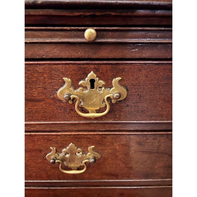Late 18th Century 1780 George III Chest of Drawers on Bracket Feet With Brushing Slide & Secret Sovereign Drawer For Sale - Image 5 of 13