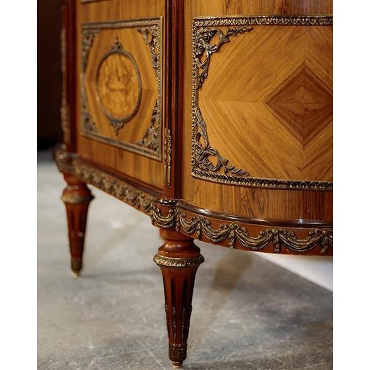19th Century French Curved Front China Cabinet For Sale - Image 9 of 15