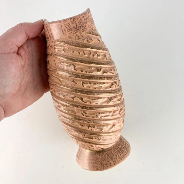 Pink Mid Century Modern Vintage Pink & Gold Ceramic Swirl Vase For Sale - Image 8 of 9