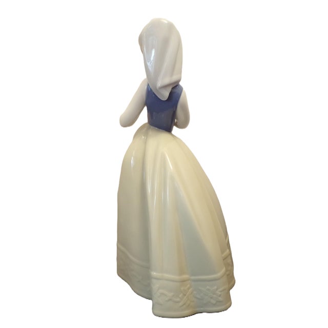 1990s Lladro Nao Large (11 Inch) Figurine, "Girl With Bird", or "Feathered Friend", #1264 For Sale - Image 6 of 7