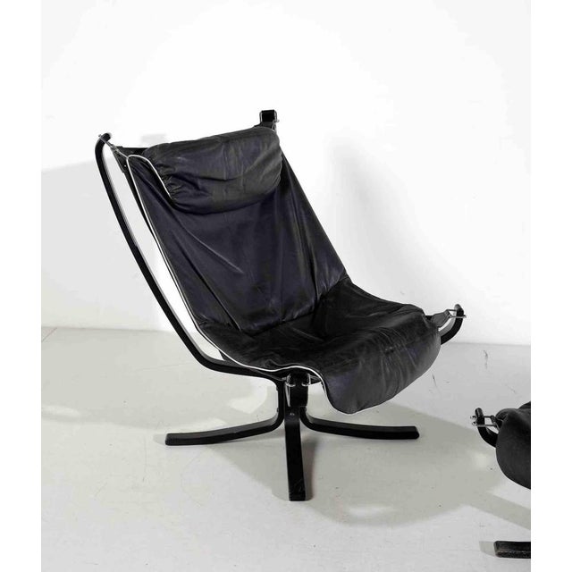 Set of Armchair with Footrest by Sigurd Ressell for Poltrona Frau, 1980 For Sale - Image 4 of 5