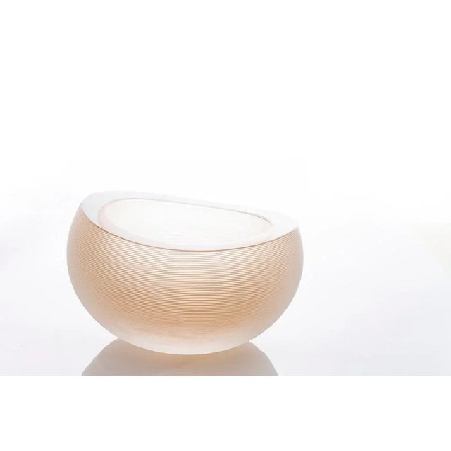 COLORS AVAILABLE: crystal / smoke / rose / blue. The Linae vases — circular pots with a blunt rim are made in solid colour...
