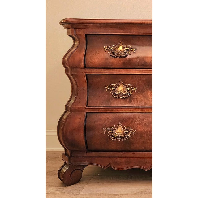 French Provincial Vintage Henredon Louis XV Style Burled Bombe Chest/Dresser For Sale - Image 3 of 14