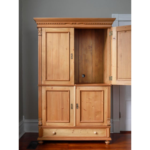 English Pine Linen Press, Armoire, Wardrobe For Sale - Image 4 of 10