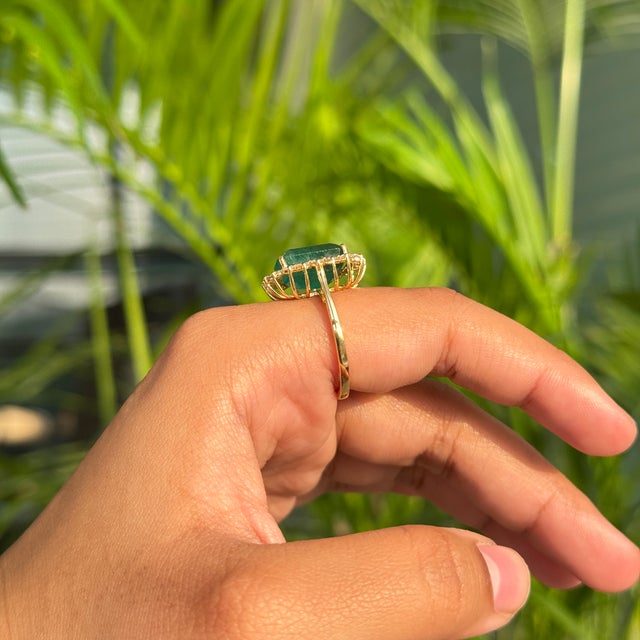 7.22Ct Zambian Emerald Halo Diamond Bridal Cocktail Ring Size 7 in 18k Solid Gold For Sale - Image 11 of 17