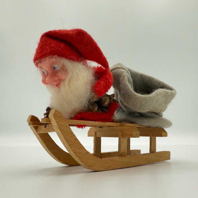 Vintage German Erzgebirge Pinecone Santa on Wooden Sled – Mid-Century Christmas Folk Art With Toy Train For Sale - Image 12 of 12