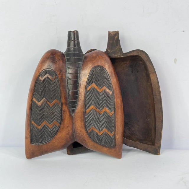 Add a piece of Central African artistry to your collection with thisÂ Kuba butterfly box, also known as a lung-shaped box,...