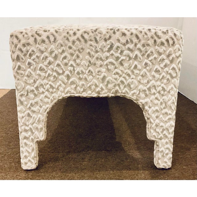Modern Custom Modern Caracole Leopard Print Cut Velvet Fabric Bench For Sale - Image 3 of 6