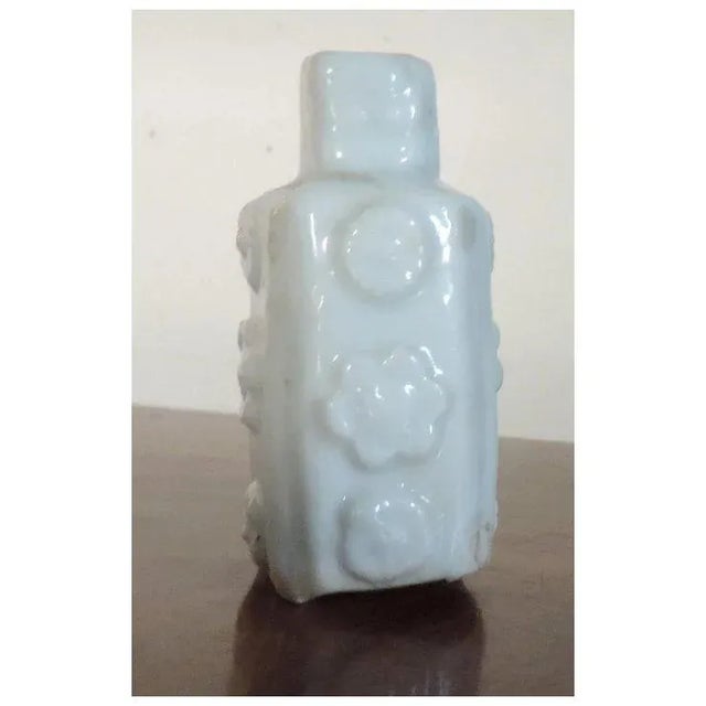 Antique 18th Century Chinese Blanc De Chine Porcelain Snuff Bottle With Relief Flower Head Decoration For Sale - Image 4 of 9