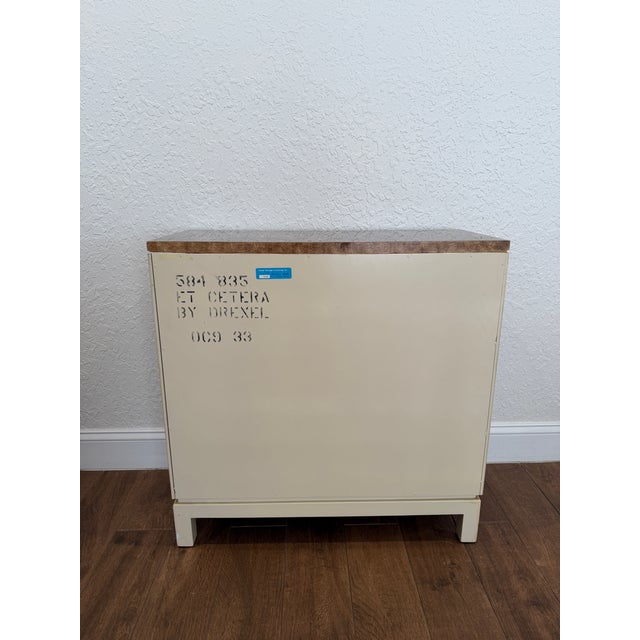 Drexel Heritage 1980s Drexel Heritage ‘Et Cetera’ Hollywood Regency Chinoiserie Hand-Painted Cream Lacquered Bar Cabinet For Sale - Image 4 of 12