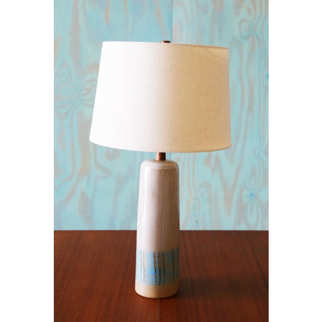 A highly collectable 1960s lamp designed by Jane and Gordon Martz of Marshall Studios in Veedersburg Indiana. These lamps...
