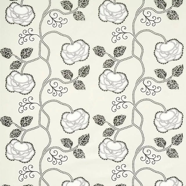Sample - Schumacher X Neisha Crosland Queen Fruit Chintz Fabric in Ebony Ivory For Sale