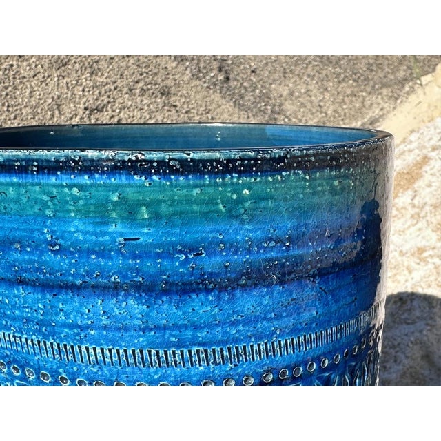 Cylindrical Ceramic Rimini Blue Vase from Bitossi, Italy 1960s For Sale - Image 10 of 18