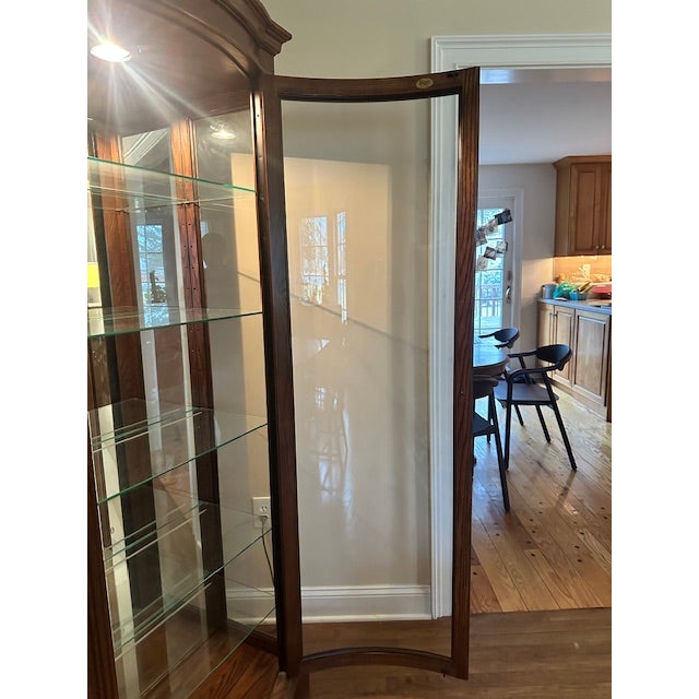 1990s 1990s Jasper Cabinet Company Traditional Walnut and Glass Curio Cabinet With Interior Lighting For Sale - Image 5 of 9