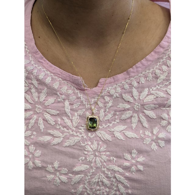 An exquisite piece of fine jewelry, this pendant showcases a vivid 5.62ct cushion-shaped chrome tourmaline (12x9mm),...