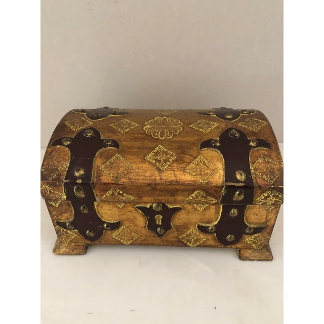 Useful little Florentine treasure box for all your “stuff “. Ideal for keys , pens , stamps etc. Gold with brown hinges ,...
