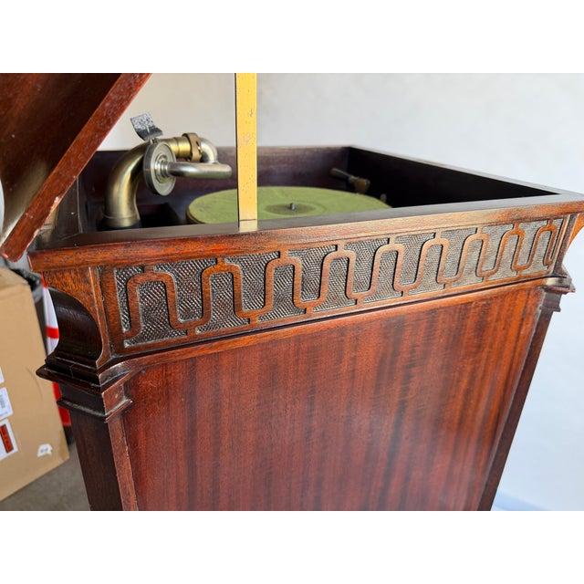 Auburn 1914 Edison Disk Phonograph Model C-250 With 100 Edison Records Original Oil Can & Brush, Accessories For Sale - Image 8 of 18