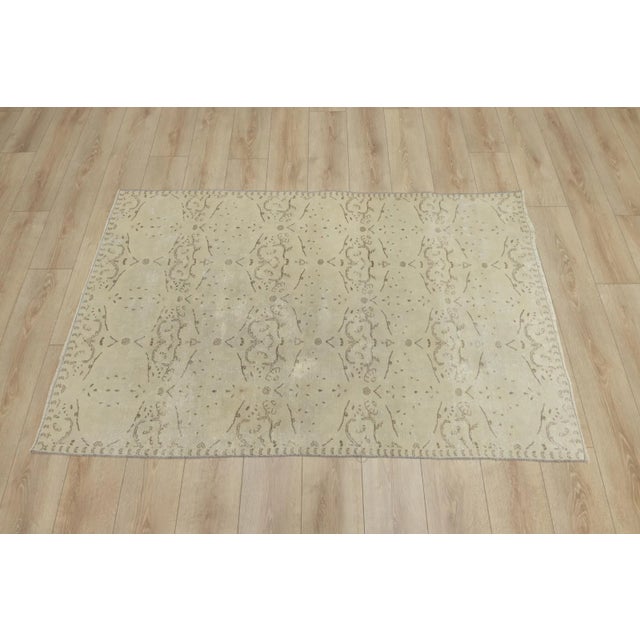 Traditional 1960s Turkish Vintage Floral Design Wool Oushak Area Rug For Sale - Image 3 of 13