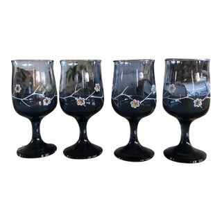 Vintage Libbey Glass Smoky Blue Daisy Dogwood Wine Glasses – Smoke Blue With White Flower Design – Lrs10- Set of 4 For Sale