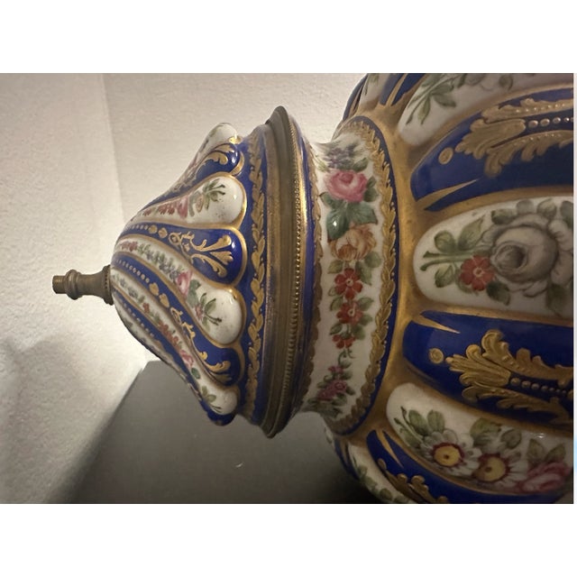 Traditional Pair of Late 19th Century Meissen Porcelain Lamps For Sale - Image 3 of 4