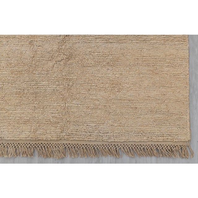 Boho Chic High Quality Hand Knotted Light Tan Jute Loop Pattern Solid Rug 4x6Ft. For Sale - Image 3 of 12