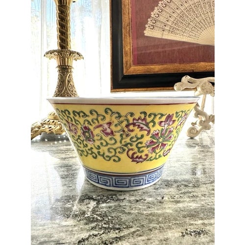 Vintage Republic Era Chinese Yellow Famile Jaune Serving Bowl. 6" Diameter x 3.5" height. Excellent condition. See photos...