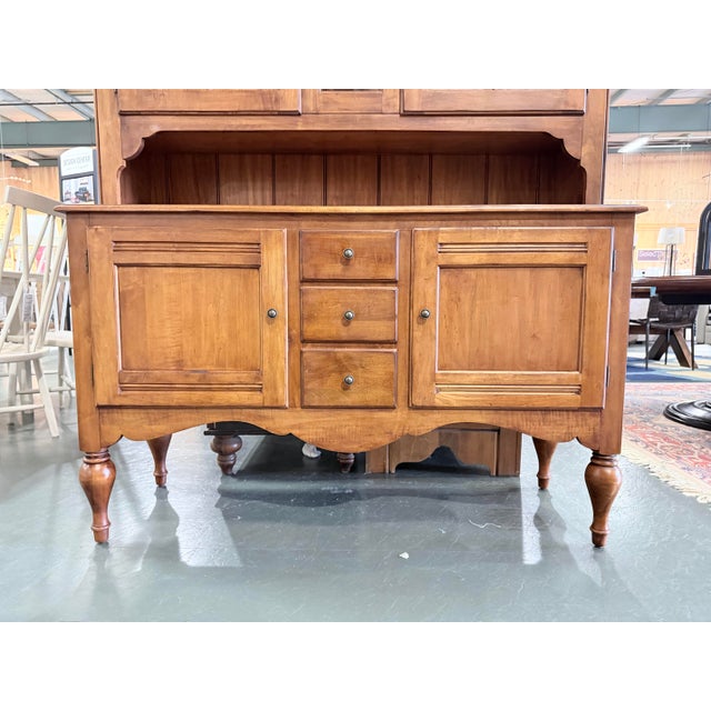 Ethan Allen Country Crossings Maple China Cabinet Hutch For Sale In New York - Image 6 of 12