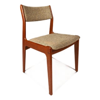 Danish Mid-Century Modern Dining / Desk Chair in Solid Teak & Original Oatmeal Fabric Attributed to Scandinavia Woodworks Co., C. 1970's For Sale