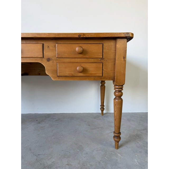 Vintage Rustic Pine Farmhouse Writing Desk With Turned Legs & Five Drawers For Sale In Miami - Image 6 of 12