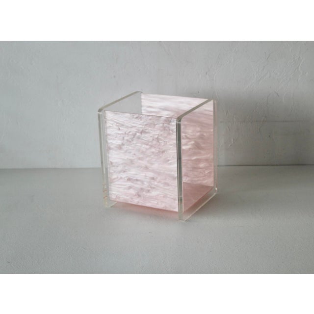 1960s Vintage Mid-Century Acrylic Lucite Pink Mother of Pearl/Marble Effect Rectangular Wastebasket For Sale - Image 5 of 13