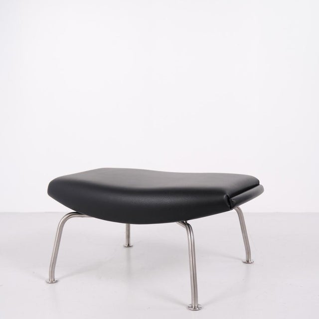Set of Model EJ100 Ox Chair with Ottoman in Black Leather by Hans J. Wegner for Fredericia, 1960s For Sale - Image 12 of 15