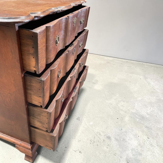Dutch Double Bow Chest of Drawers in Oak with Drawers, Handles and Escutcheons For Sale - Image 3 of 8