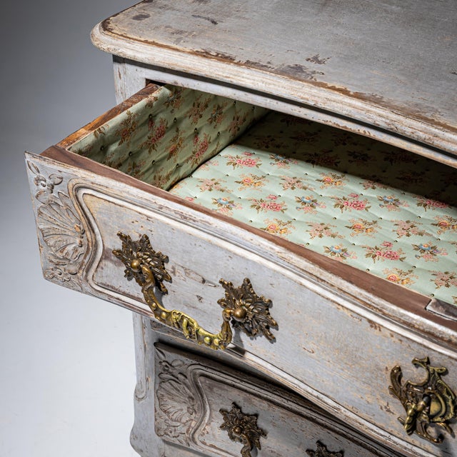 French Chest of Drawers, 1750s For Sale - Image 4 of 8