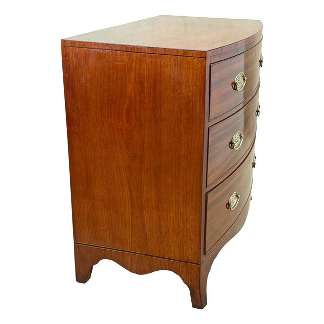 A Good Quality George III Period Late 18th Century Mahogany Bowfronted Chest, Having Well Figured Top with Ebonised Strung...