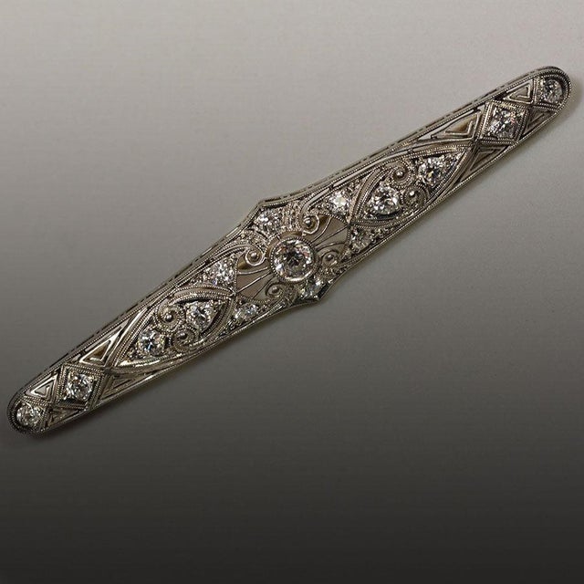 Antique platinum Edwardian bar bin with 13 Old European cut diamonds weighing approximaately 1.50 carats, 6.55 grams