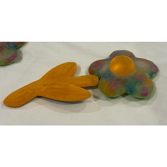 Kaso Giant Lucite Flower Pin For Sale In Greenville, SC - Image 6 of 7