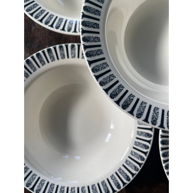 Paul McCobb Mid-Century Modern Black and White Bowls Attributed to Paul McCobb - Set of 5 For Sale - Image 4 of 10