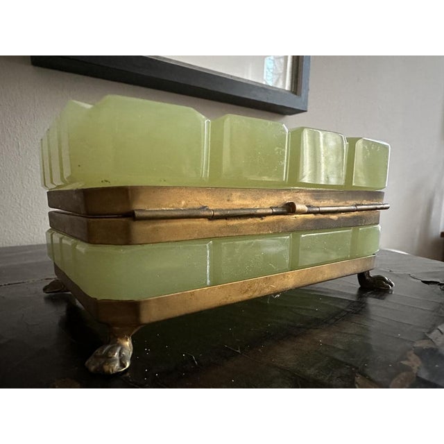 19th Century French Opaline Glass Box in Pistachio Green, 1880s For Sale - Image 6 of 18