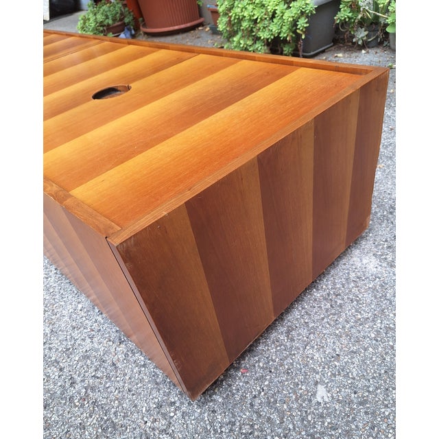 Mid-Century Modern Chest in Shaded National Walnut, 1980s For Sale - Image 3 of 9