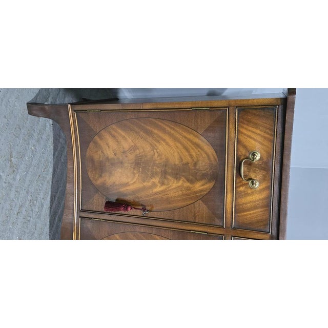 Hollywood Regency Mahogany Serpentine Sideboard, 1920s For Sale - Image 3 of 16