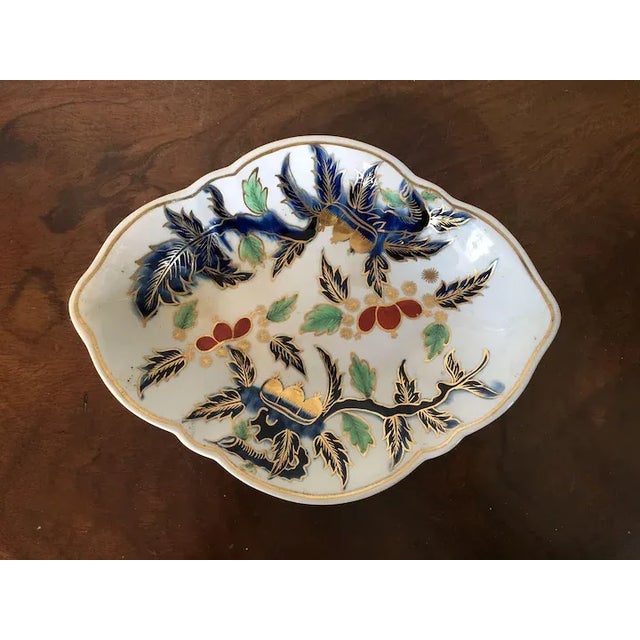 17th Century Antique 18th Century English Duesbury Derby Kakiemon Imari Porcelain Oval Plate Decorated with Chestnuts For Sale - Image 5 of 9