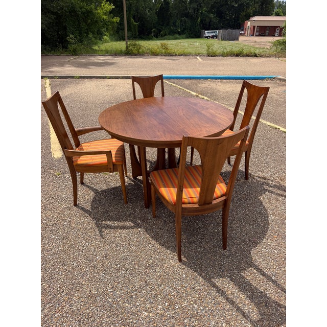 Mid-Century Modern 1960s Restored Broyhill Brasilia Dining Table and 4 Chairs For Sale - Image 3 of 10