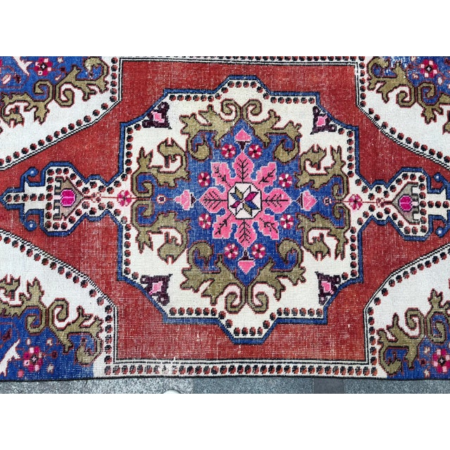 1960s Vintage Turkish Oushak Hand-Knotted Rug - 3′10″ × 7′3″ For Sale - Image 6 of 11